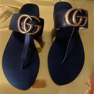 Gucci size 8 black leather sandals